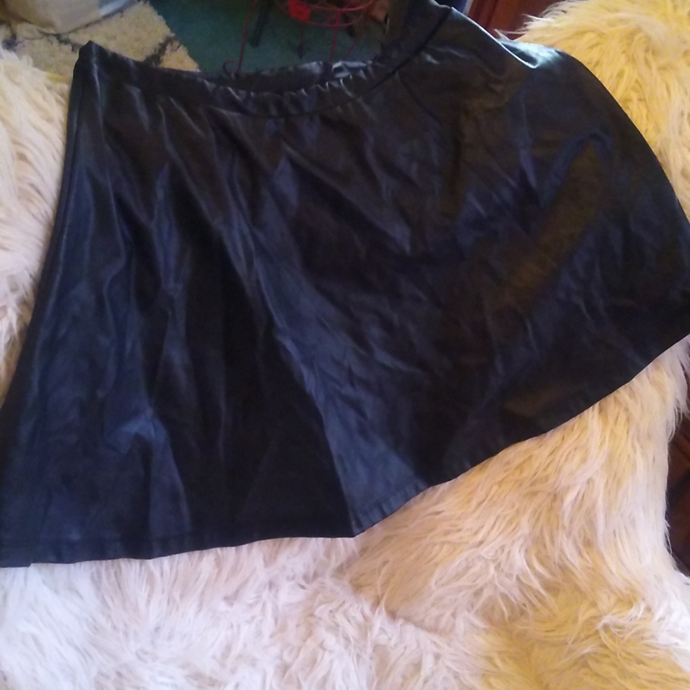 Soft vegan leather like skirt New never worn